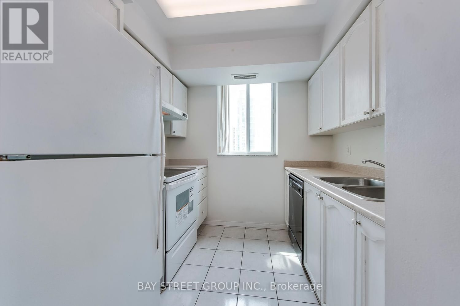 #1008 -1 PEMBERTON AVE Image 12