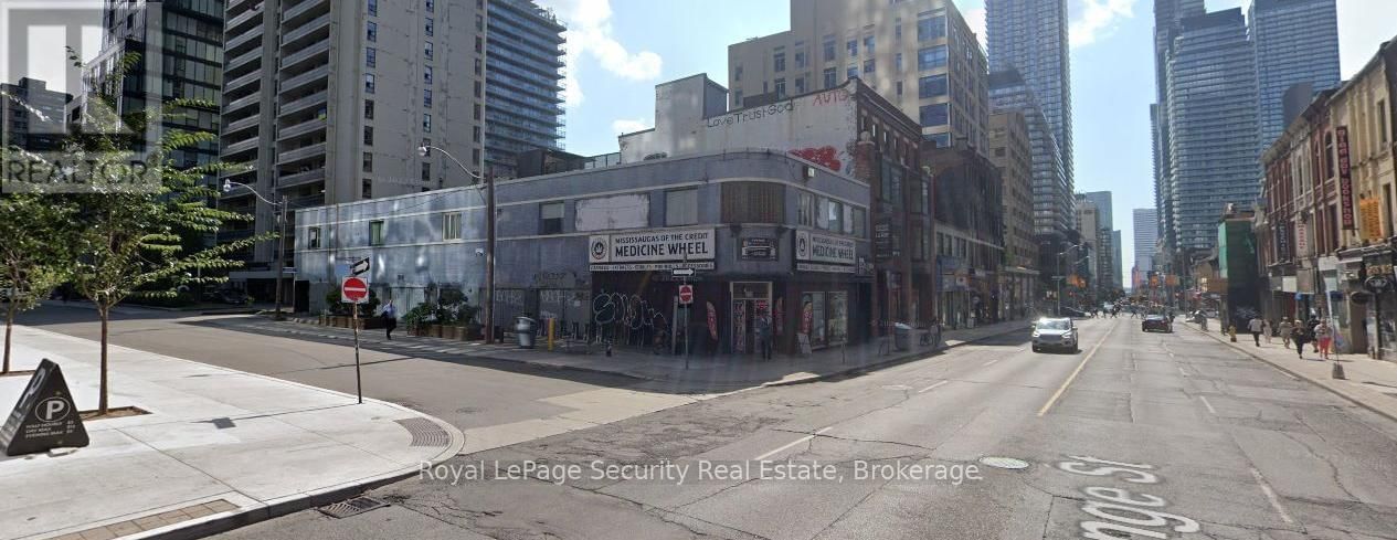 GROUND - 579 YONGE STREET Image 1