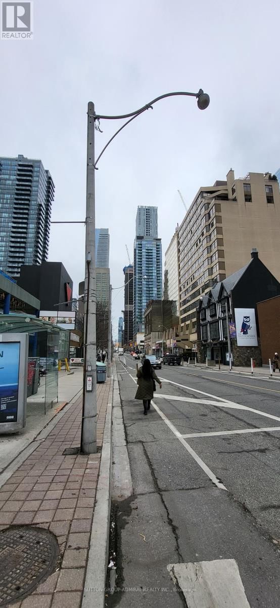 600 - 920 YONGE STREET Image 16