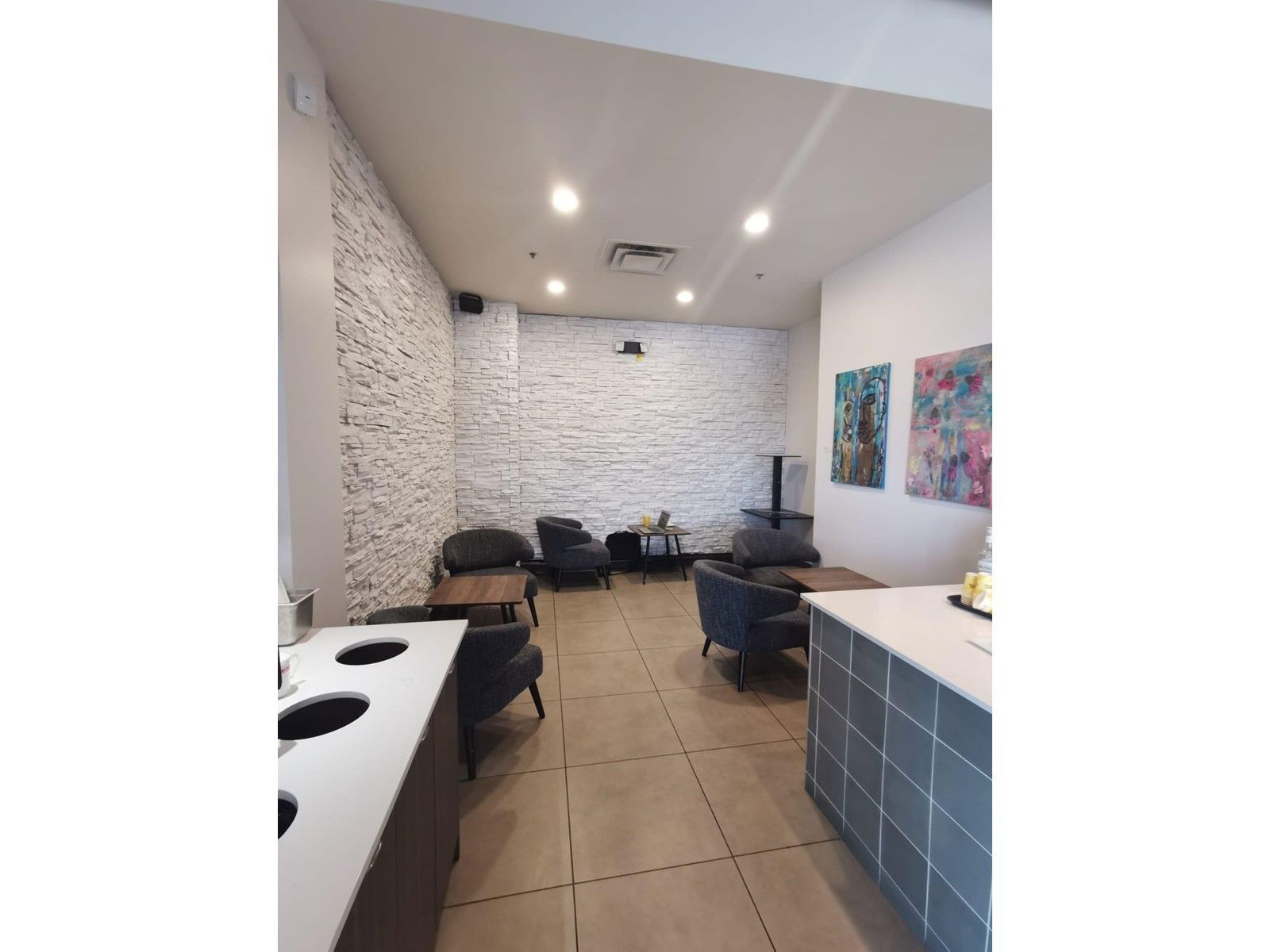 Image #1 of Restaurant for Sale at 170 2362 Whatcom Road, Abbotsford, British Columbia