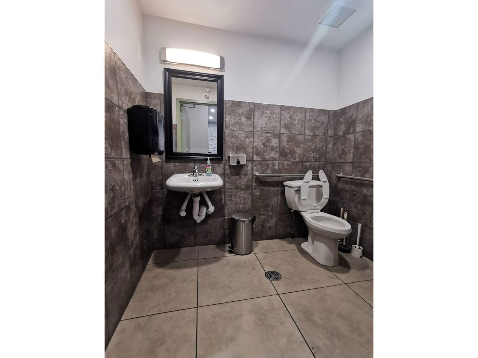 Image #1 of Restaurant for Sale at 170 2362 Whatcom Road, Abbotsford, British Columbia