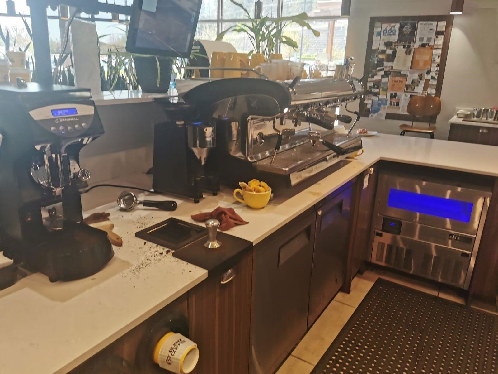 Image #1 of Restaurant for Sale at 170 2362 Whatcom Road, Abbotsford, British Columbia
