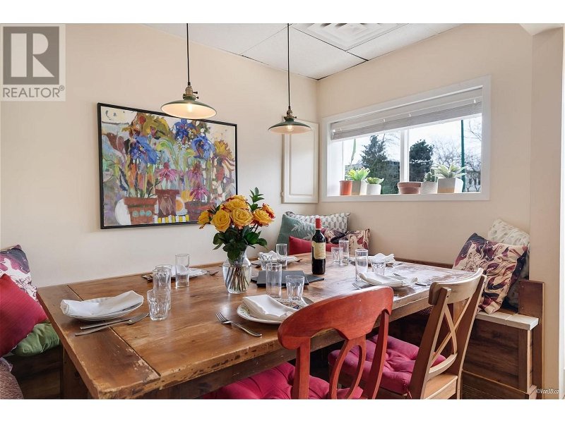 Image #1 of Restaurant for Sale at 1600 Mackay Road, North Vancouver, British Columbia