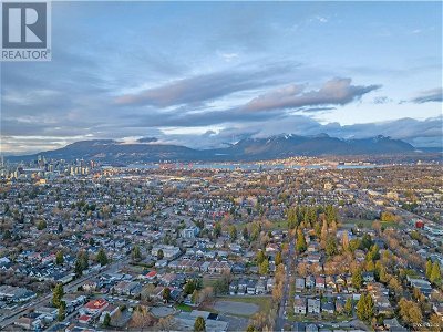 Image #1 of Commercial for Sale at 1595 Kingsway, Vancouver, British Columbia