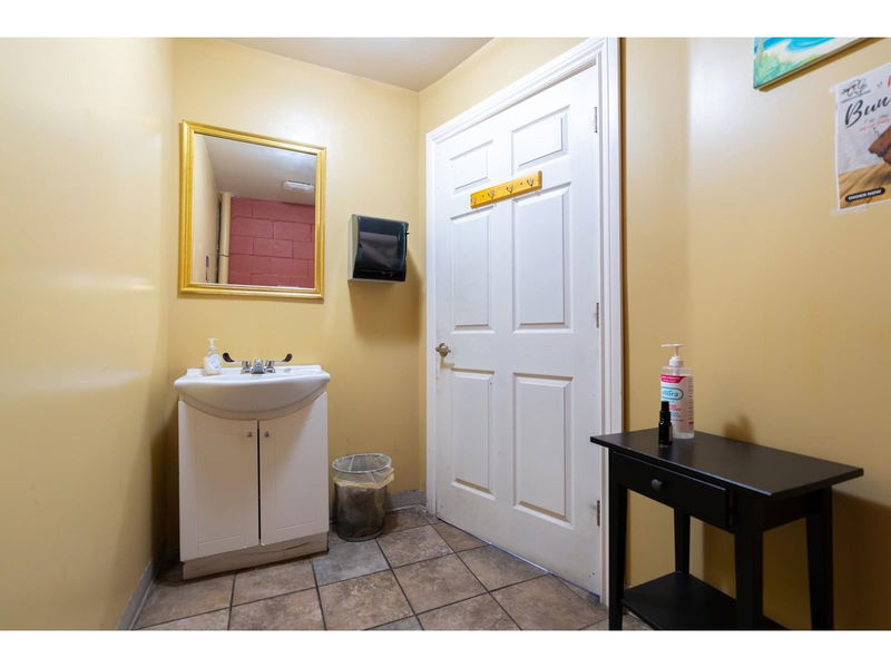 Image #1 of Restaurant for Sale at 1387 Johnston Road, White Rock, British Columbia