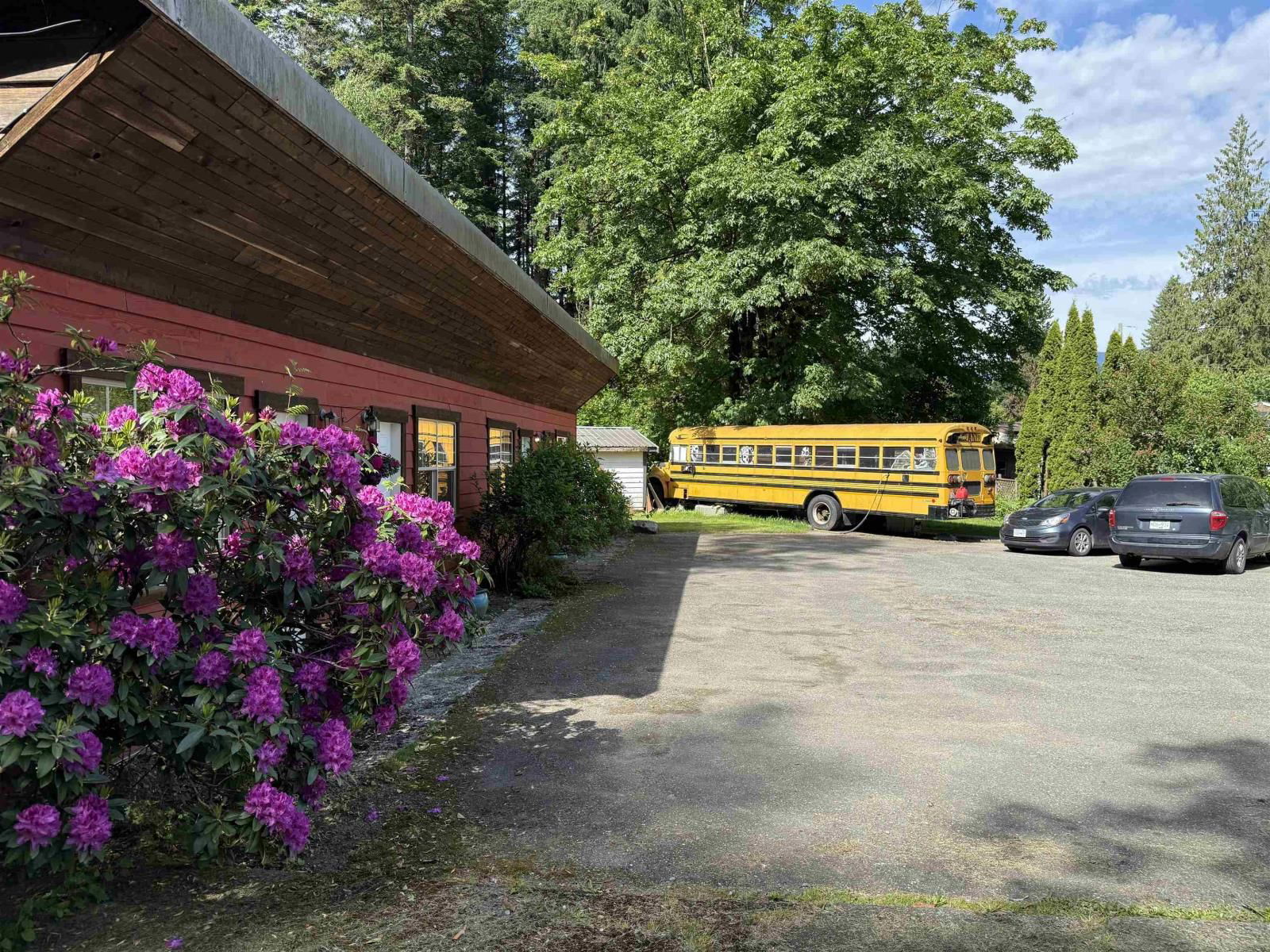 2226 LOUGHEED HIGHWAY Image 12