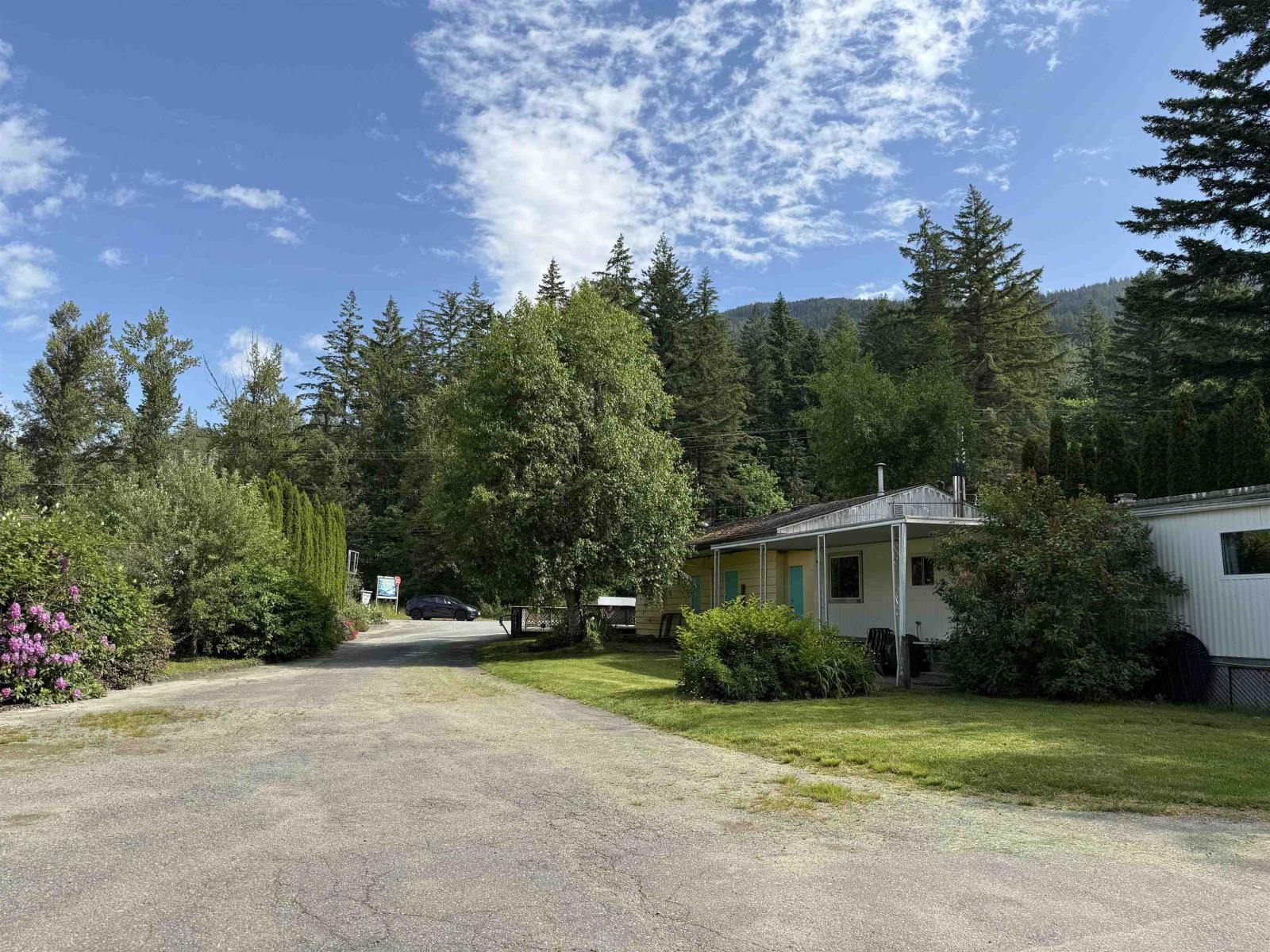 2226 LOUGHEED HIGHWAY Image 13