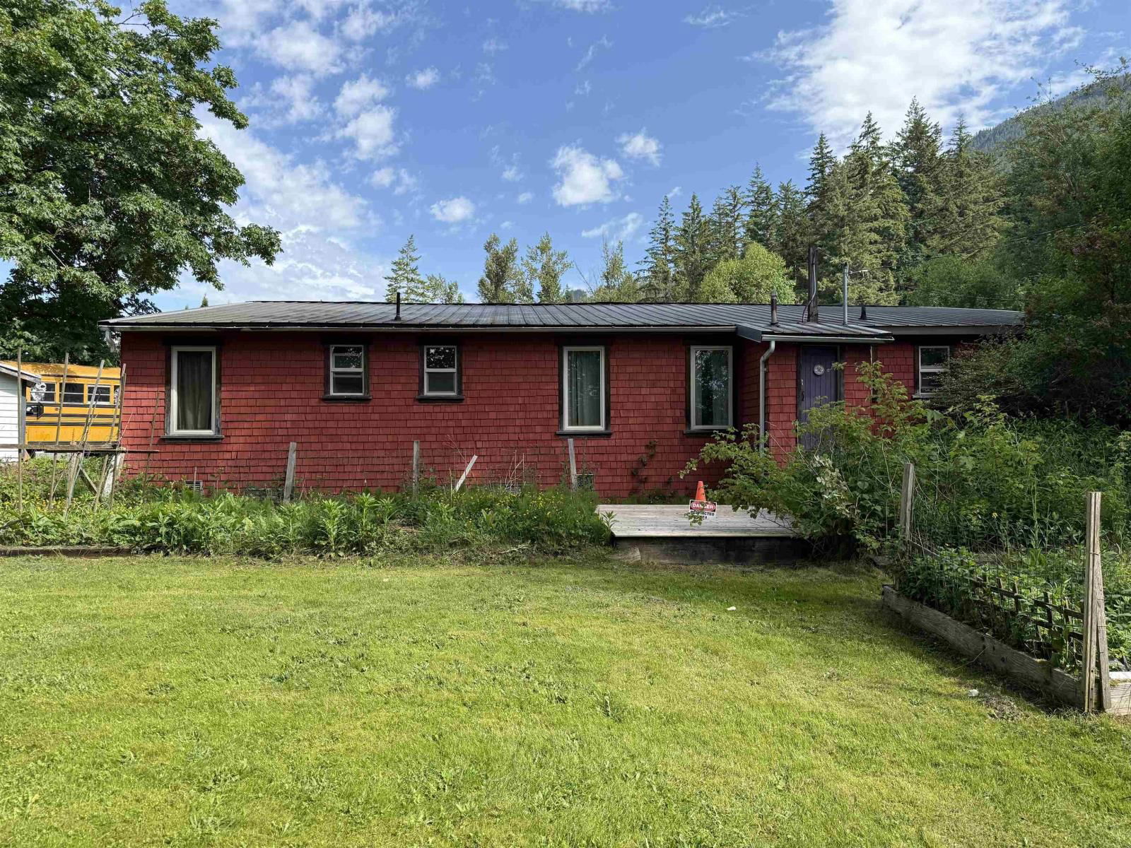 2226 LOUGHEED HIGHWAY Image 17