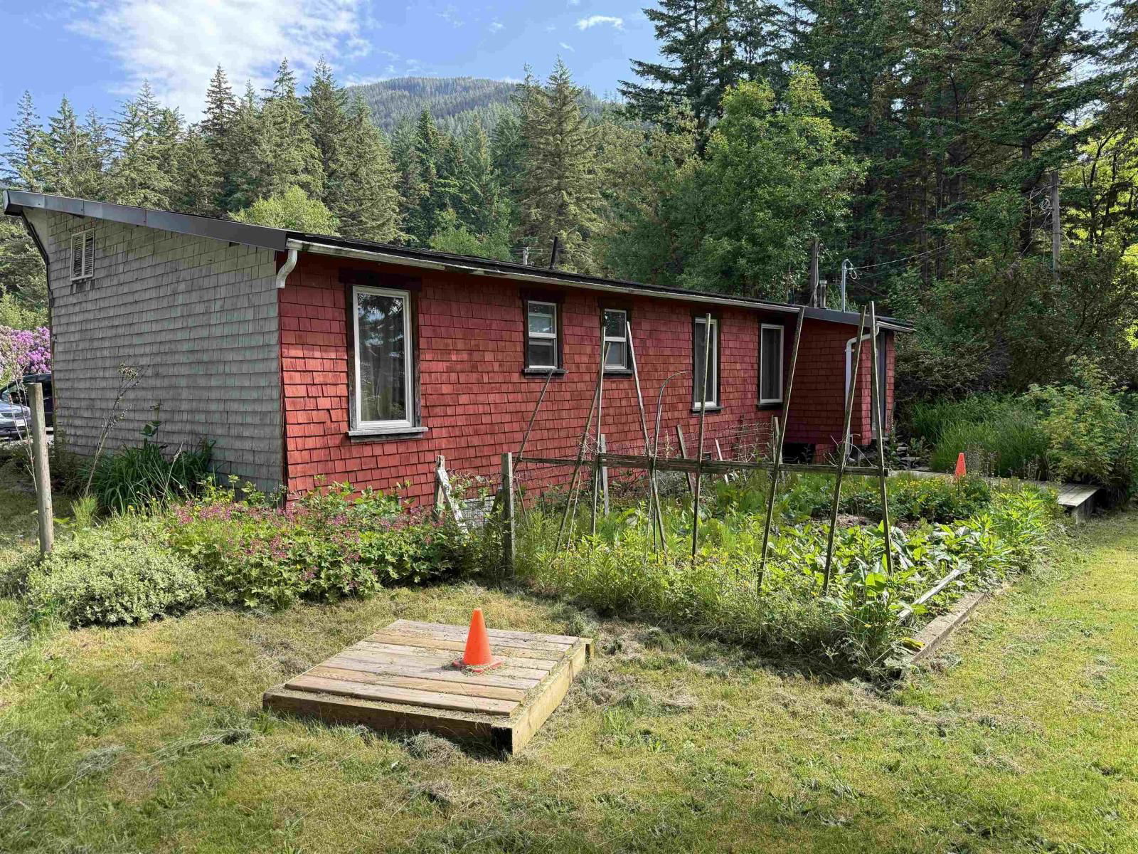 2226 LOUGHEED HIGHWAY Image 18