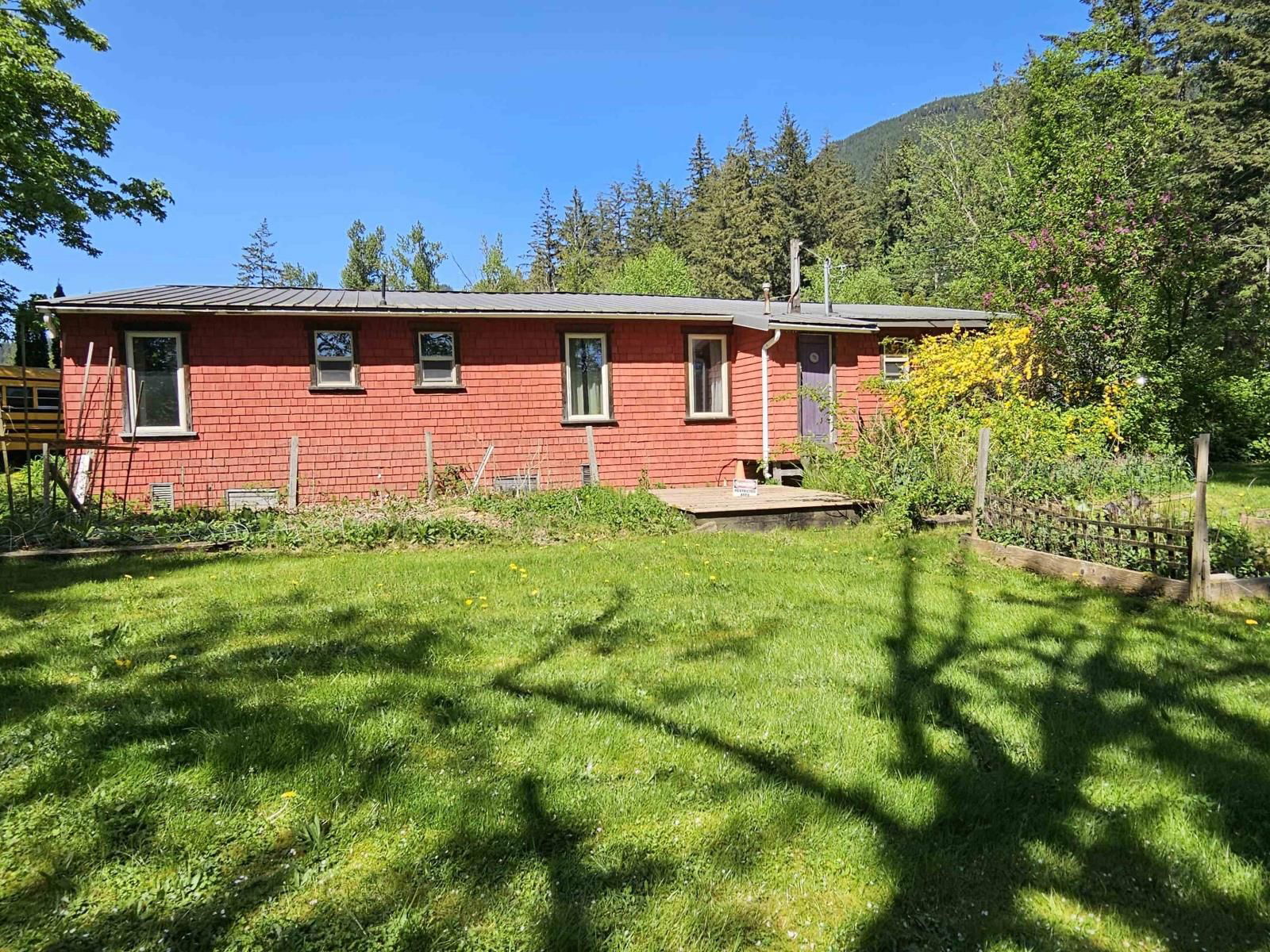 2226 LOUGHEED HIGHWAY Image 19