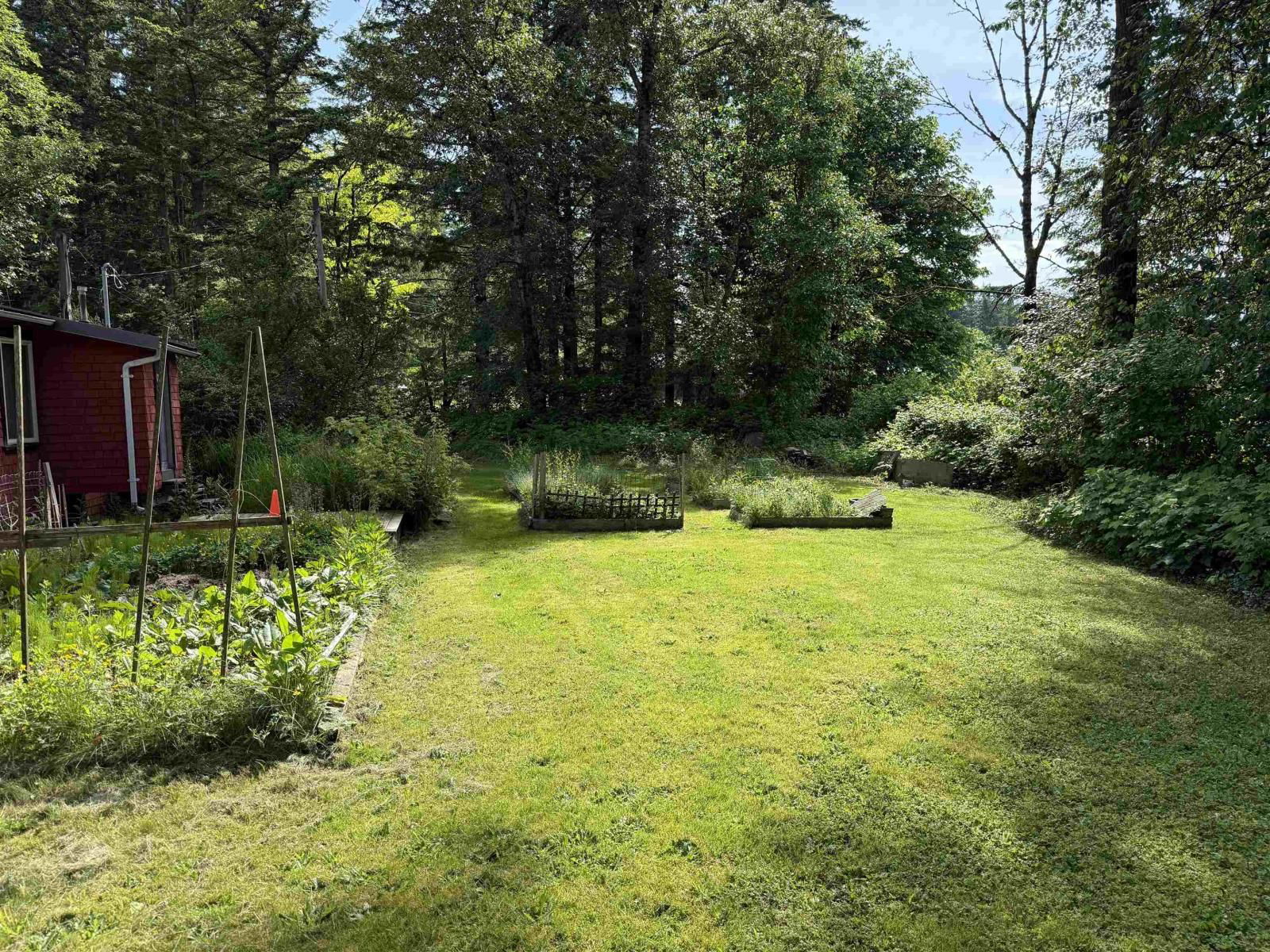 2226 LOUGHEED HIGHWAY Image 21