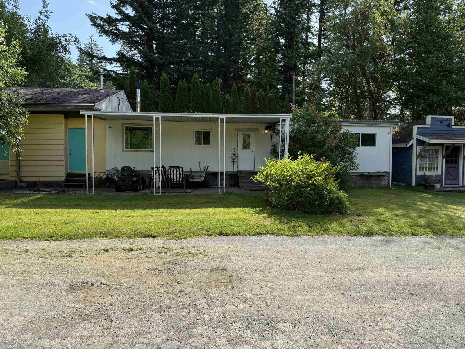 2226 LOUGHEED HIGHWAY Image 9