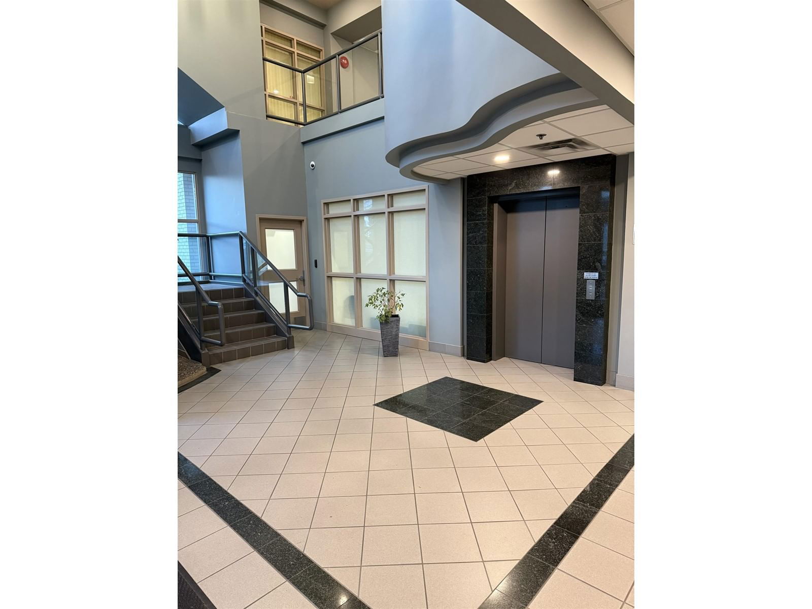 205 - 2692 CLEARBROOK Image 6