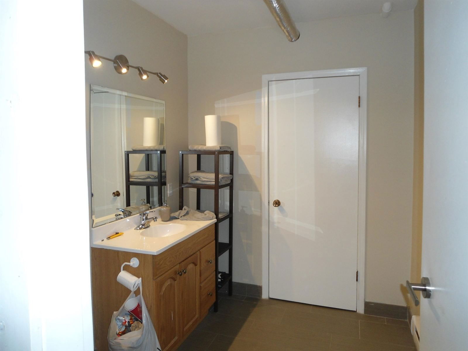9067 CHURCH Image 8