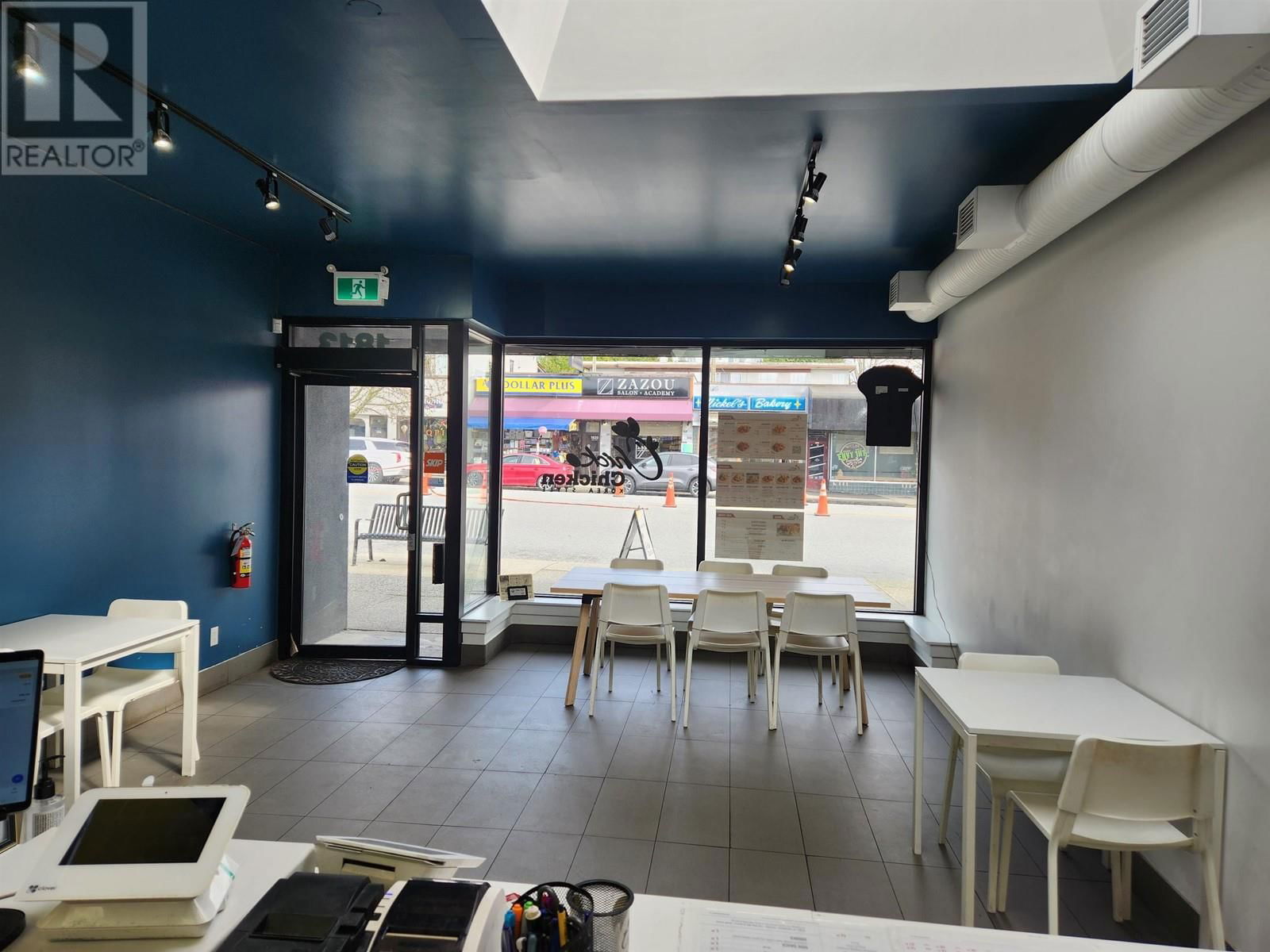 1813 LONSDALE AVENUE Image 4