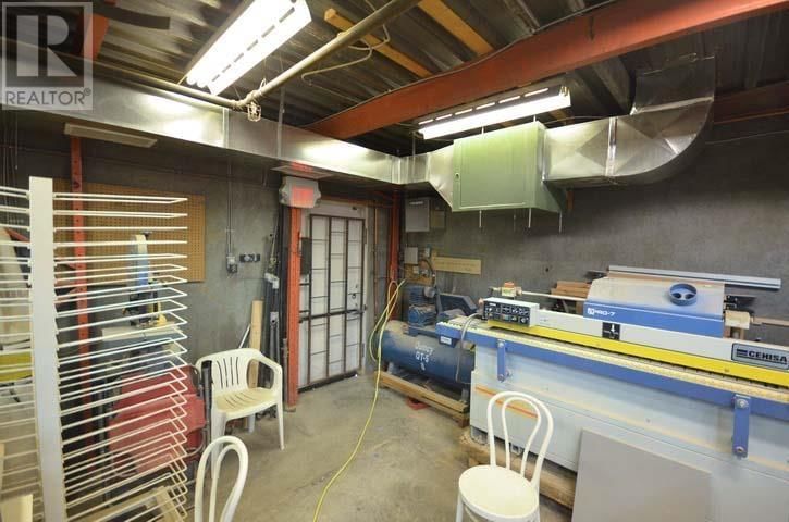 180 - 6751 GRAYBAR ROAD Image 10