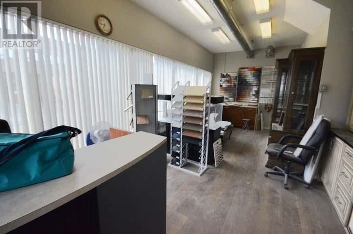 180 - 6751 GRAYBAR ROAD Image 17