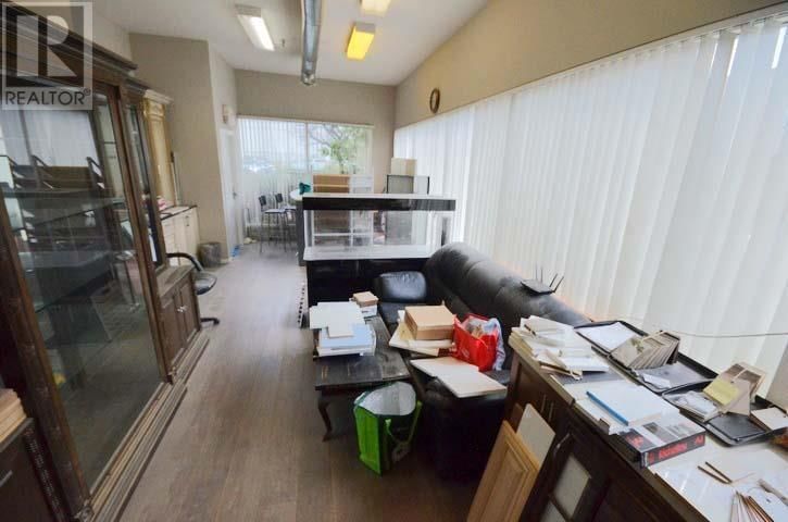 180 - 6751 GRAYBAR ROAD Image 18