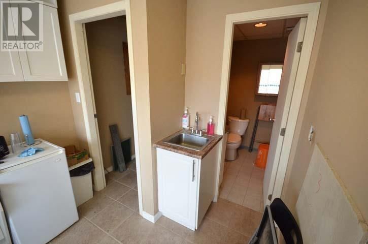 180 - 6751 GRAYBAR ROAD Image 24