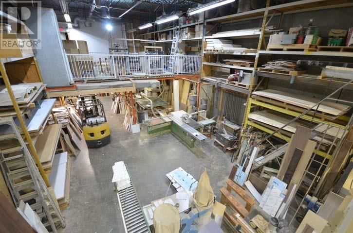 180 - 6751 GRAYBAR ROAD Image 6