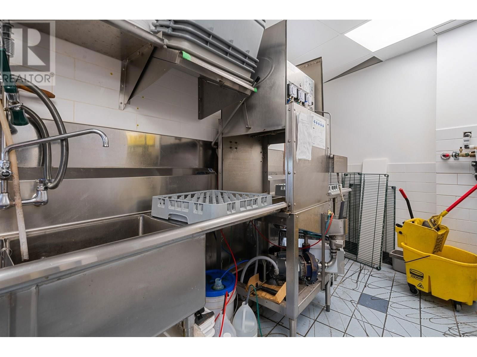 6360 KINGSWAY Image 11