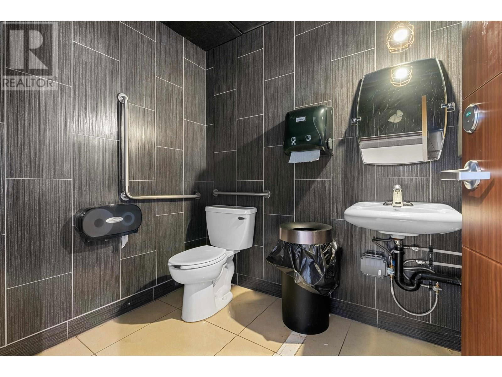 6360 KINGSWAY Image 12