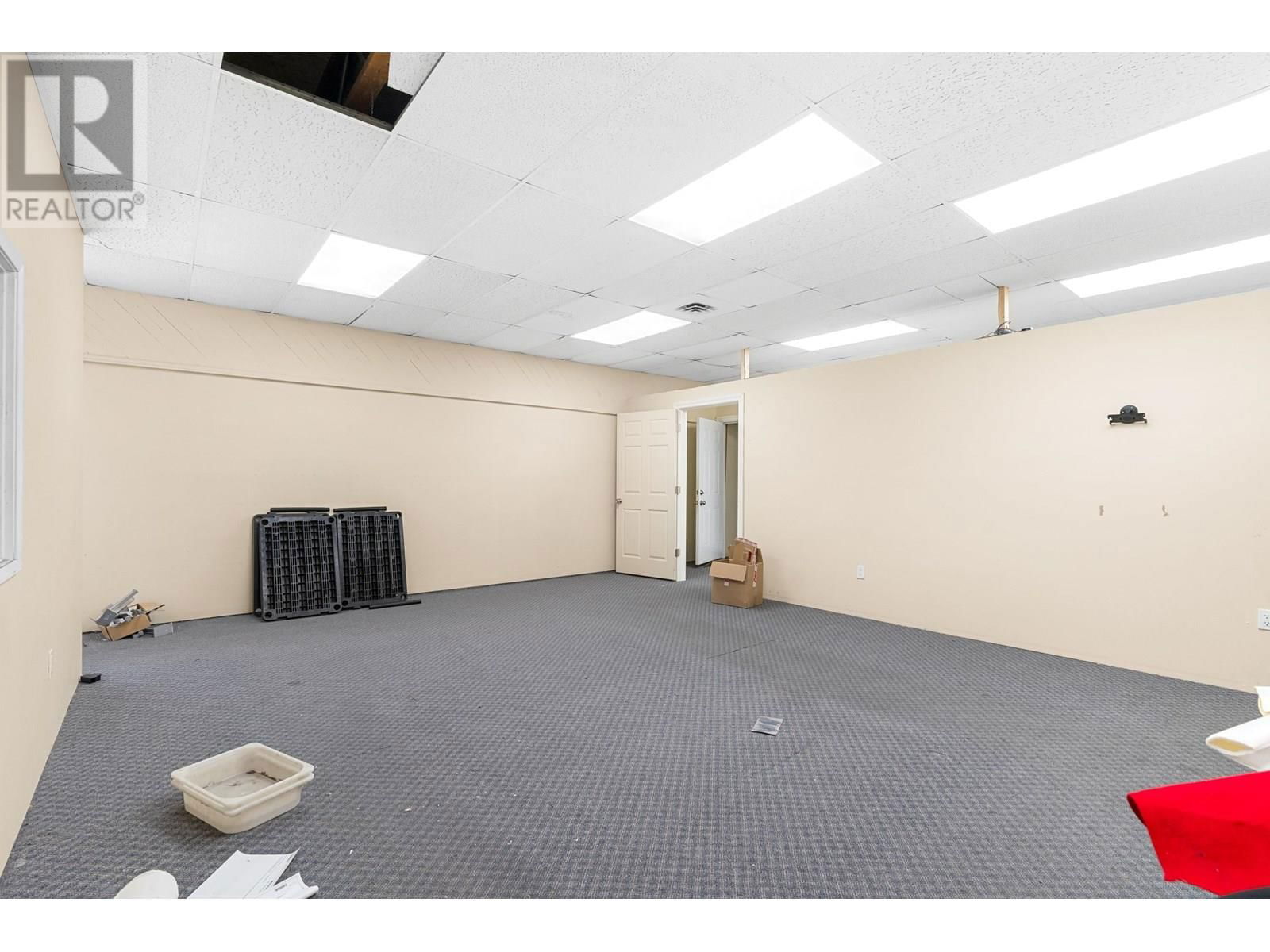 6360 KINGSWAY Image 26