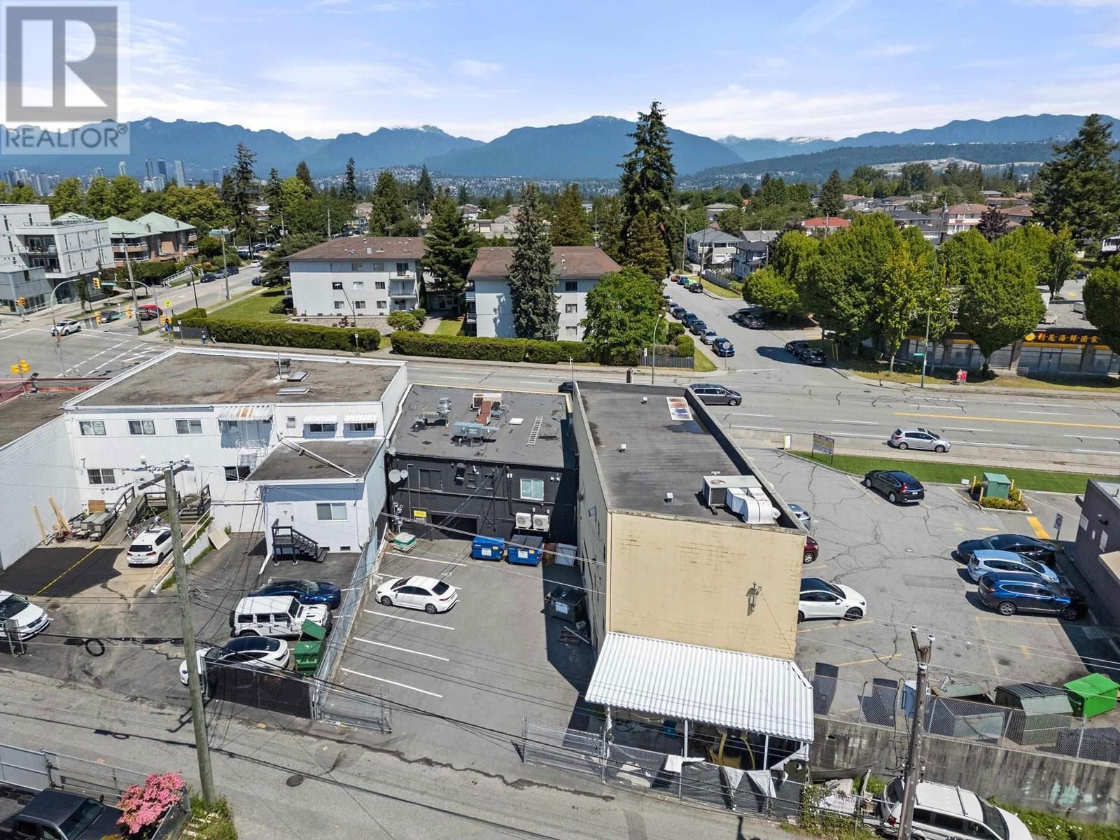 6360 KINGSWAY Image 36