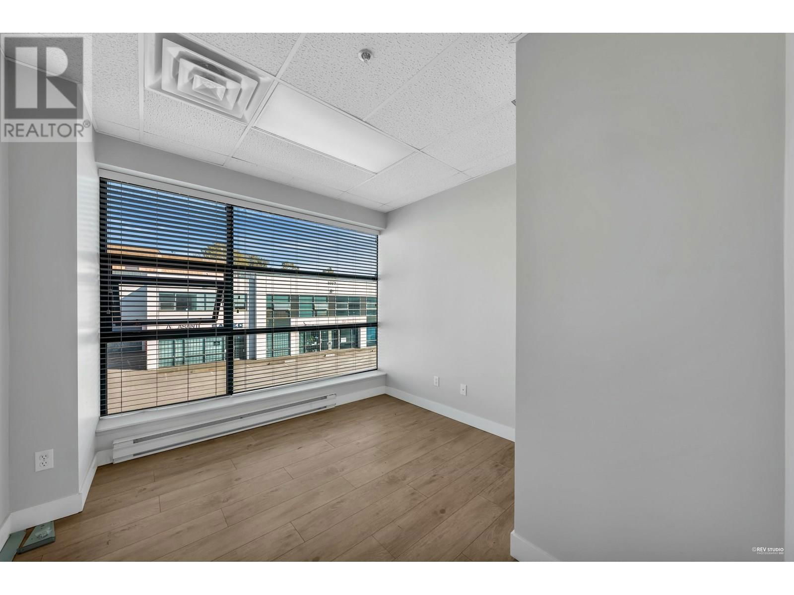 117 - 1083 KENT AVENUE NORTH Image 11