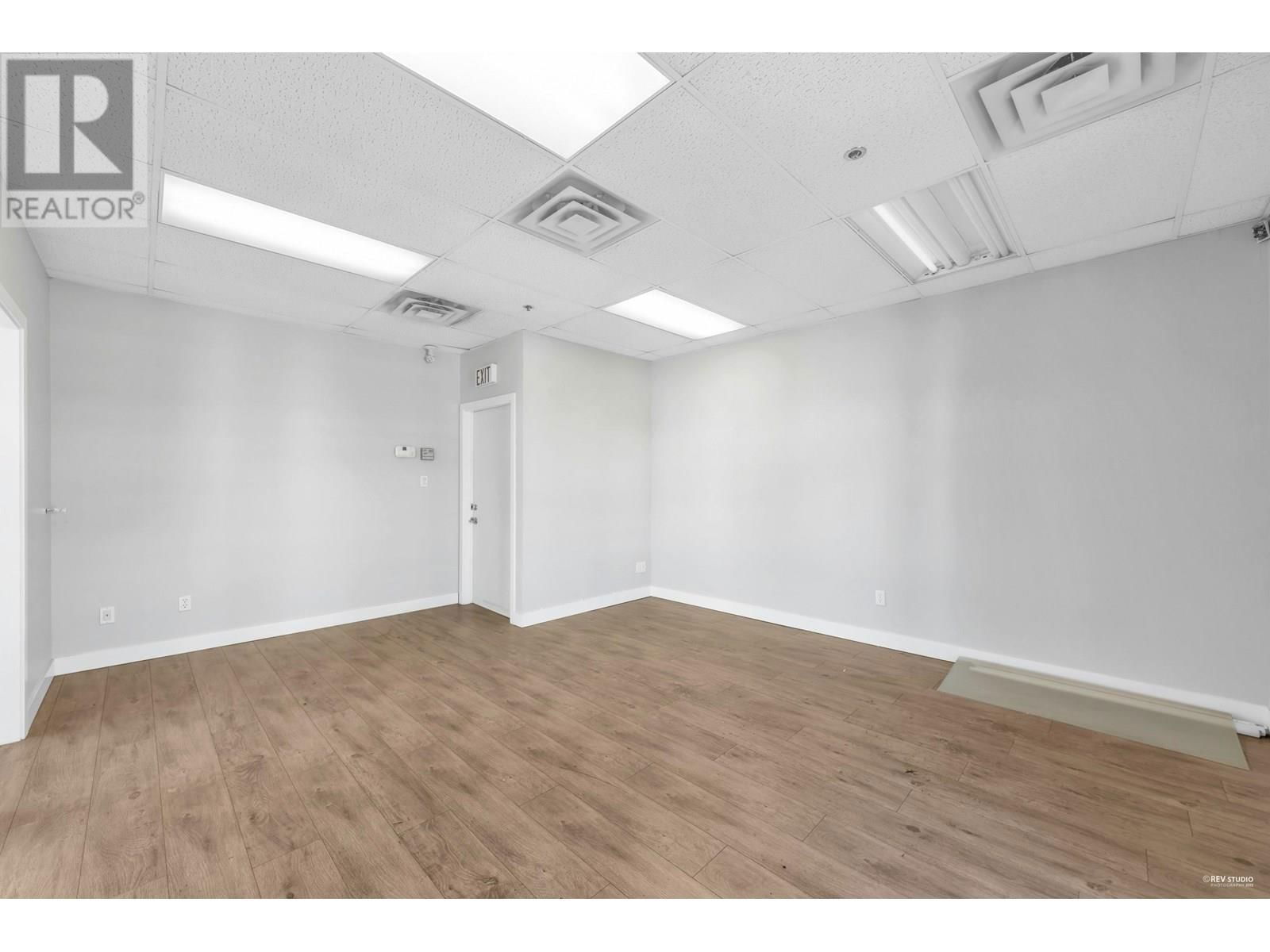 117 - 1083 KENT AVENUE NORTH Image 15