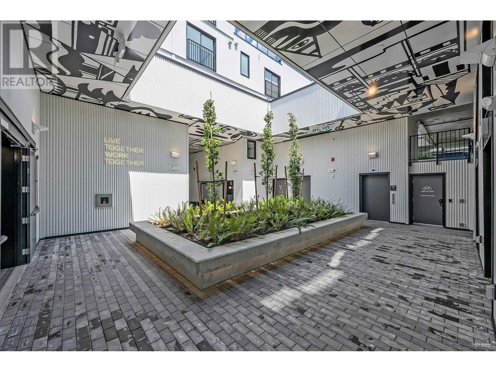 710 GLEN DRIVE Image 12