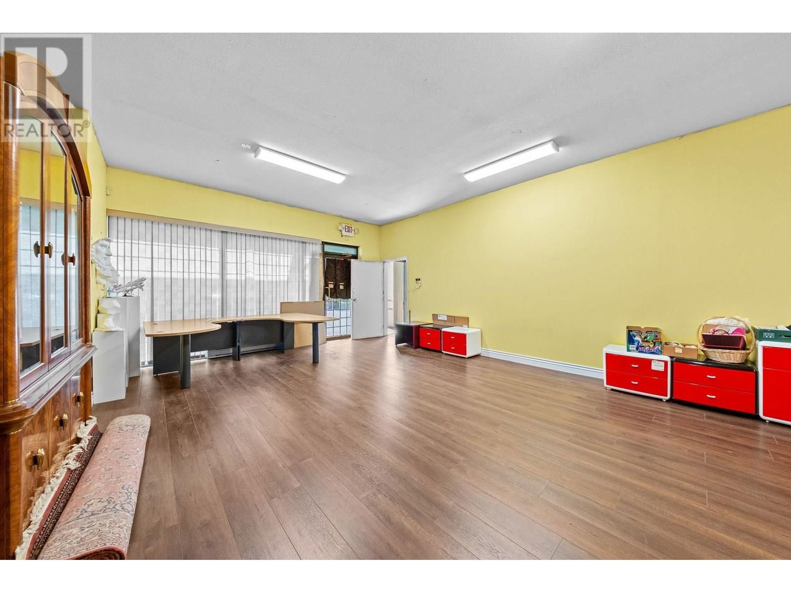 2230 - 4871 SHELL ROAD Image 15