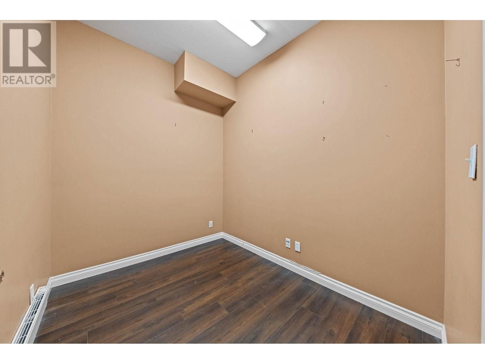 2230 - 4871 SHELL ROAD Image 18