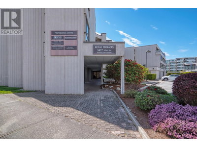 Image #1 of Commercial for Sale at Wharf, Sechelt, British Columbia