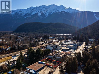 7454 PROSPECT Street | Pemberton British Columbia | Slide Image Two