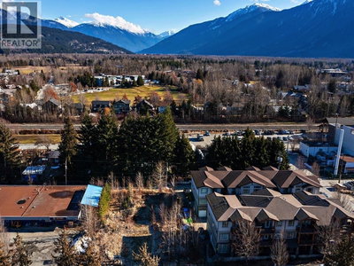 7454 PROSPECT Street | Pemberton British Columbia | Slide Image Three