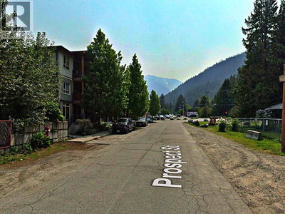 7454 PROSPECT Street | Pemberton British Columbia | Slide Image Seven