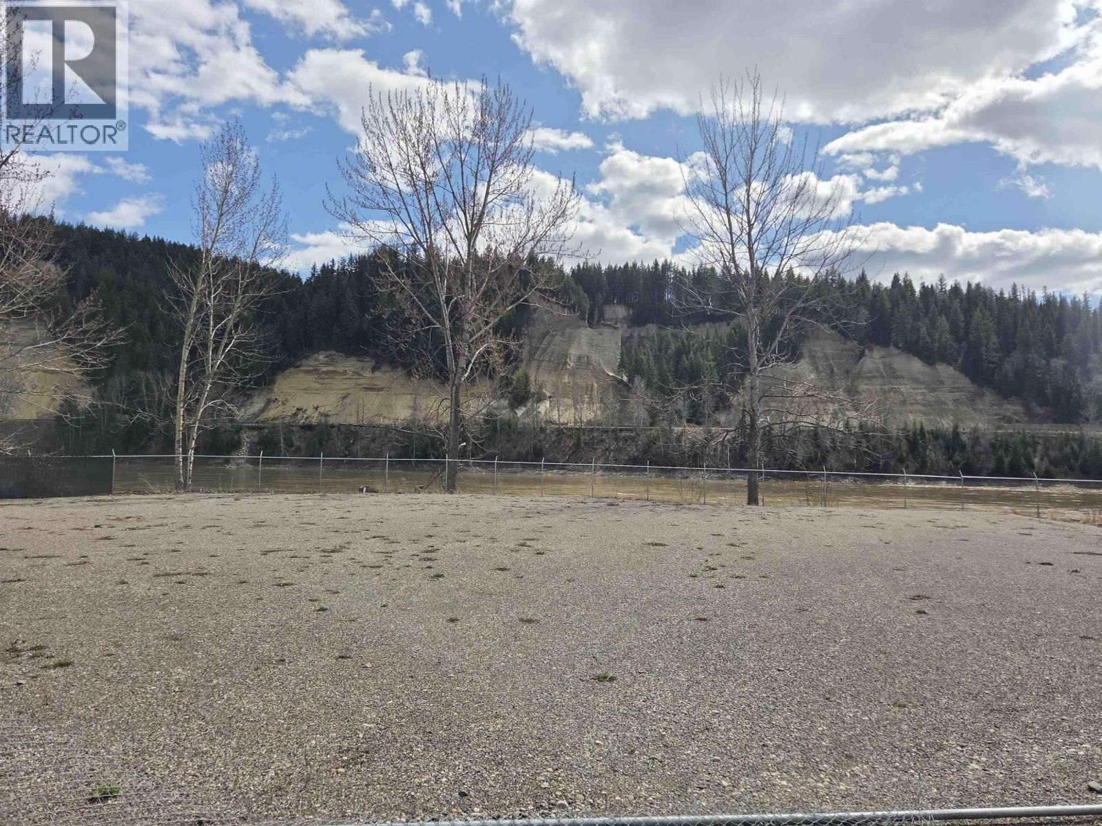 2707 QUEENSWAY Street, Prince George, British Columbia V2L 4M3
