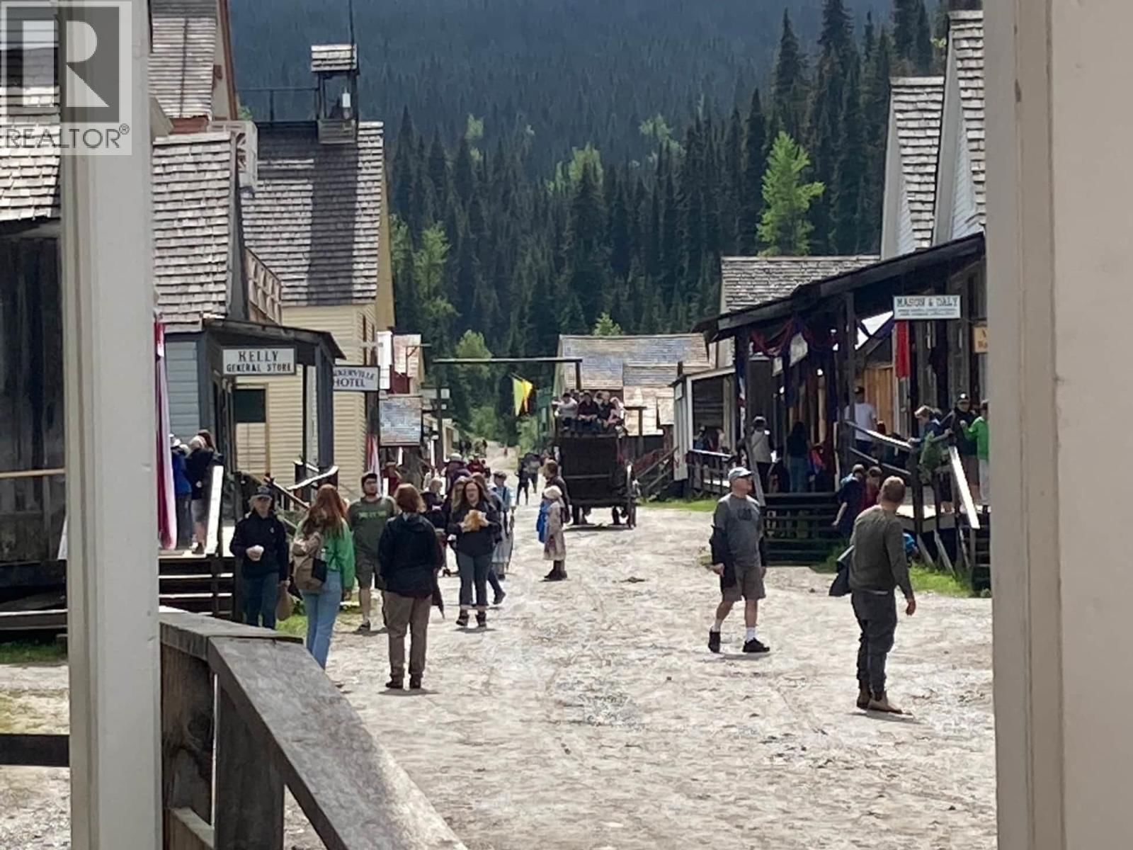 MAIN STREET Image 17