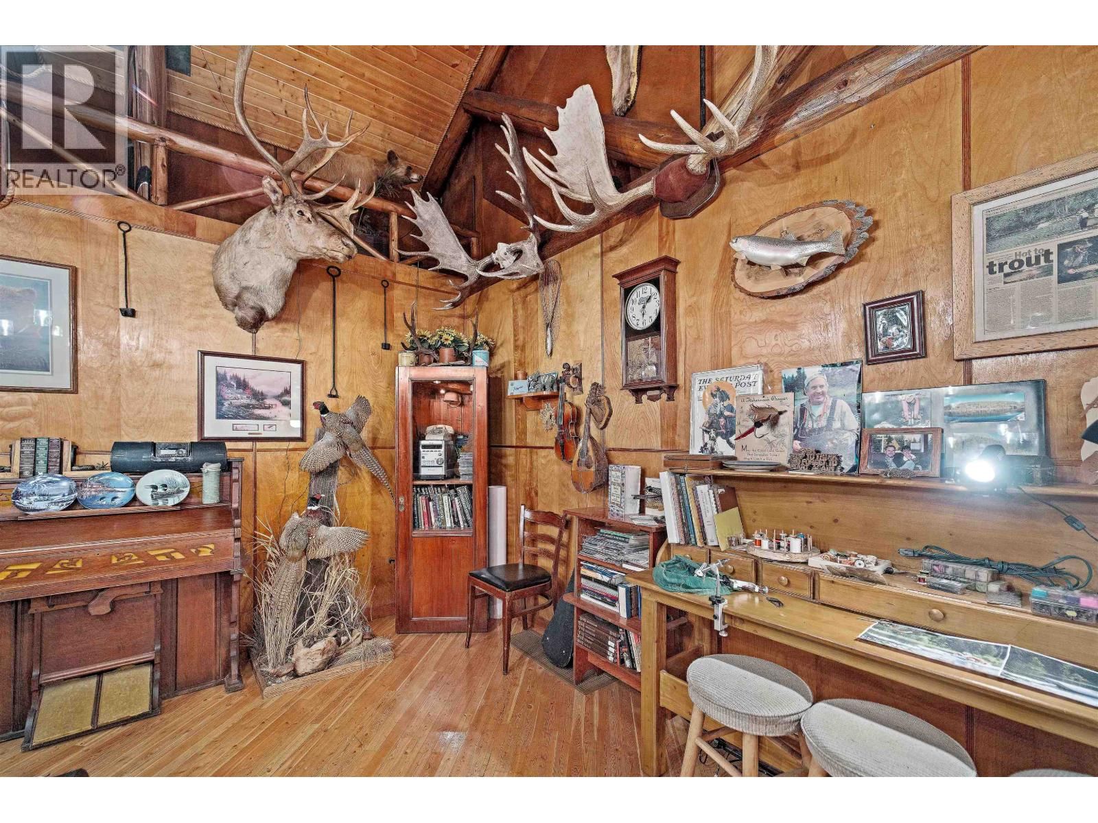 5921 CEDAR CREEK ROAD Image 13