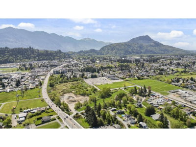 6347 VEDDER Road | Chilliwack British Columbia | Slide Image Three
