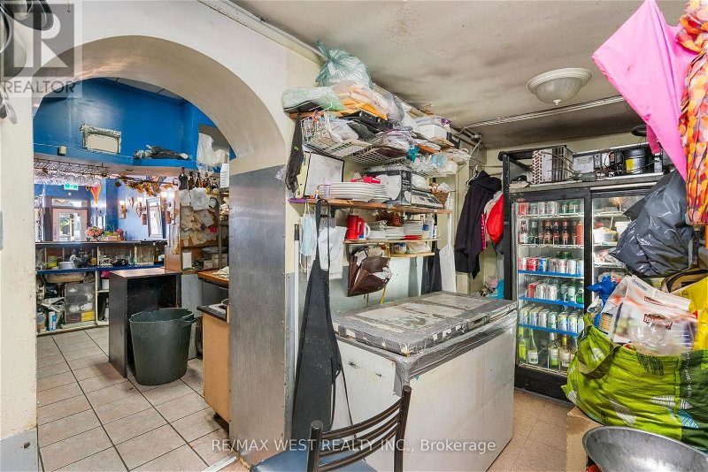Image #1 of Restaurant for Sale at 539 College St, Toronto, Ontario