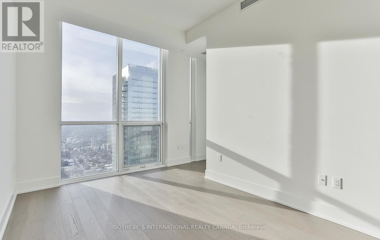 #5503 -1 YORKVILLE AVE Image 30