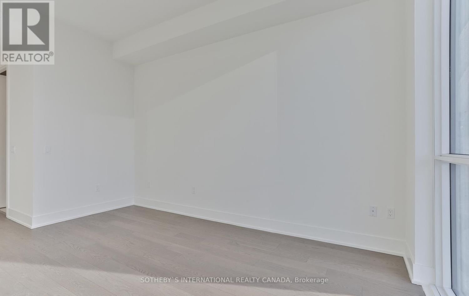 #5503 -1 YORKVILLE AVE Image 32