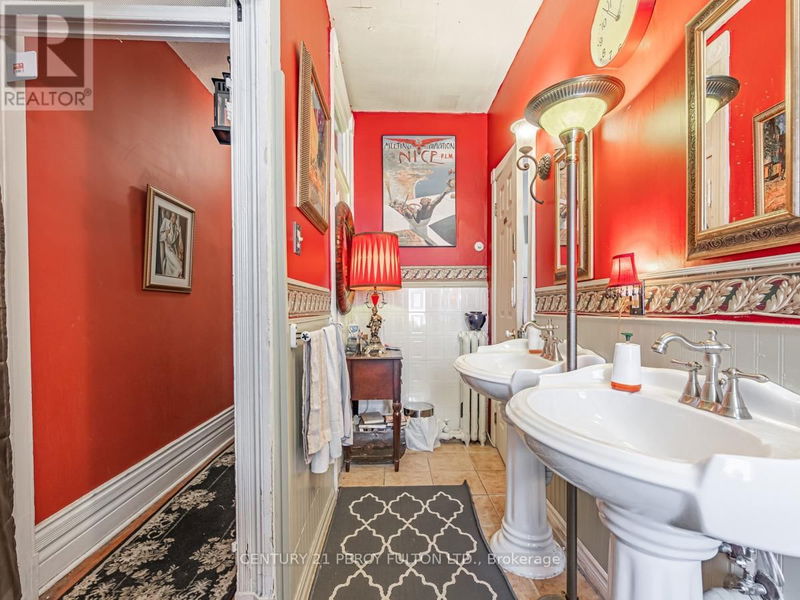 74 Homewood Avenue  Toronto (Cabbagetown-South St. James Town), M4Y2K3 | Image 11