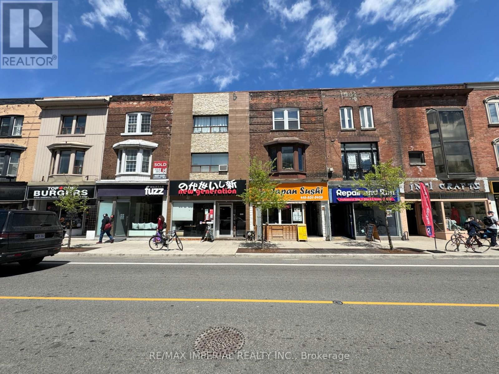 486 BLOOR STREET W Image 3