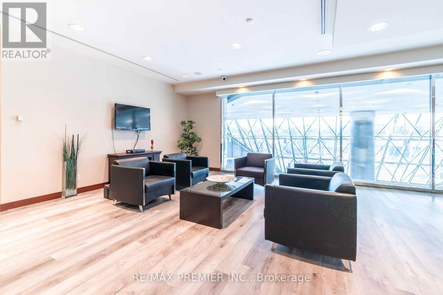 300-22 - 25 SHEPPARD AVENUE W Image 25