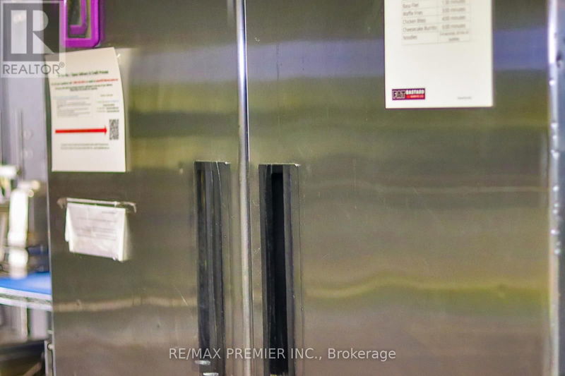 Image #1 of Restaurant for Sale at 634 Yonge Street, Toronto, Ontario