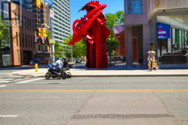 Image #1 of Restaurant for Sale at 634 Yonge Street, Toronto, Ontario