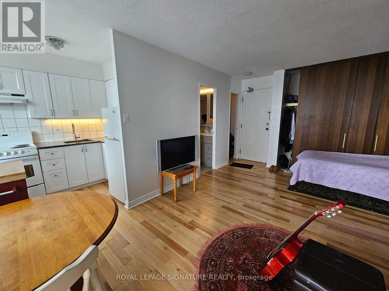  805 - 720 Spadina Avenue  Toronto (University), M5S2T9 | Image 1